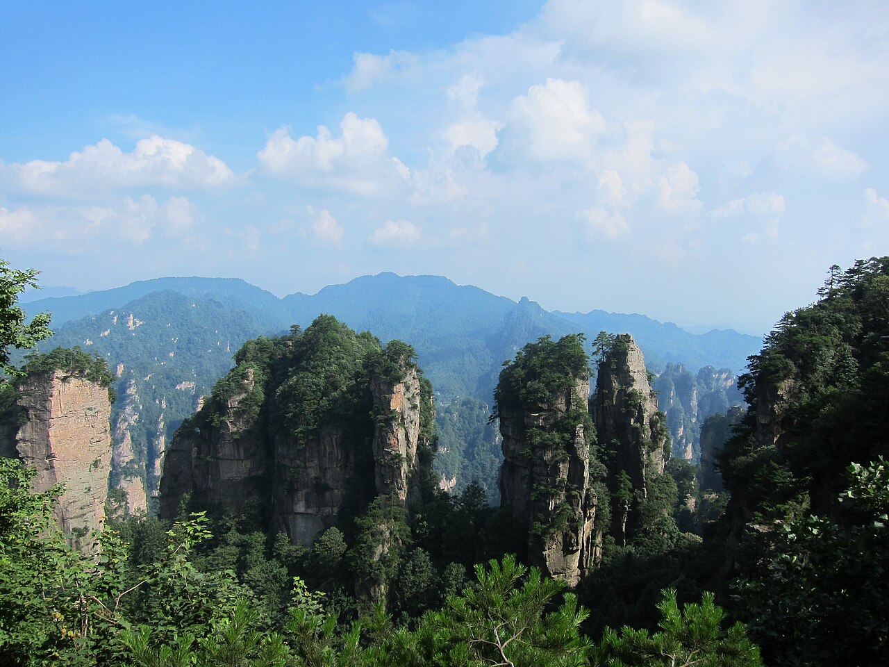 Krajobraz Zhangjiajie w Chinach